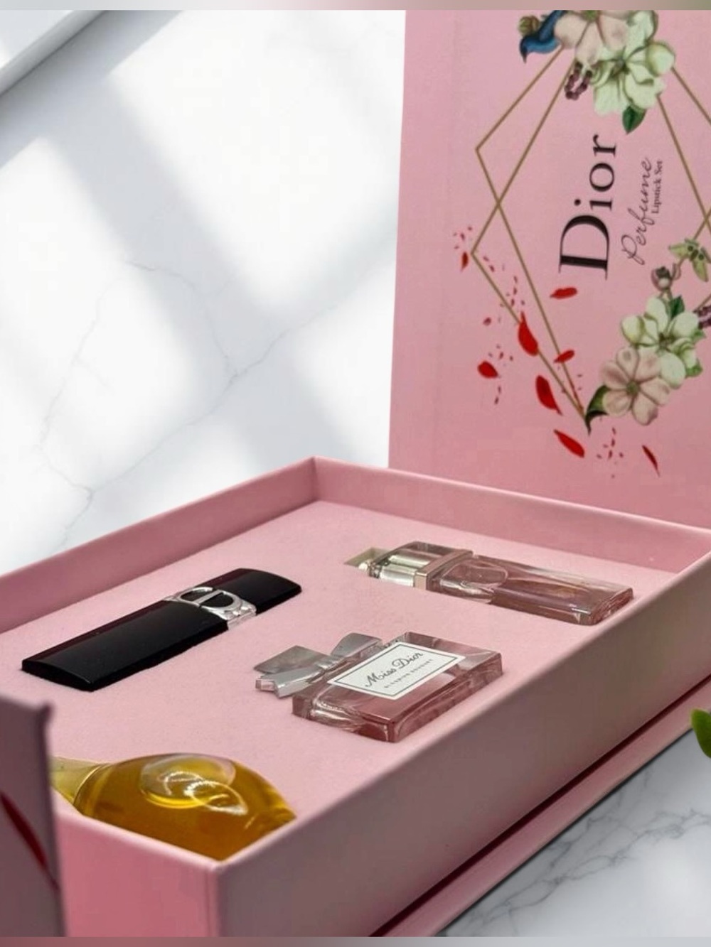 🎀 Dior Mini Perfume Gift Set – 5ml Fragrance Collection + Lipstick 🎀 - Picture 7 of 9